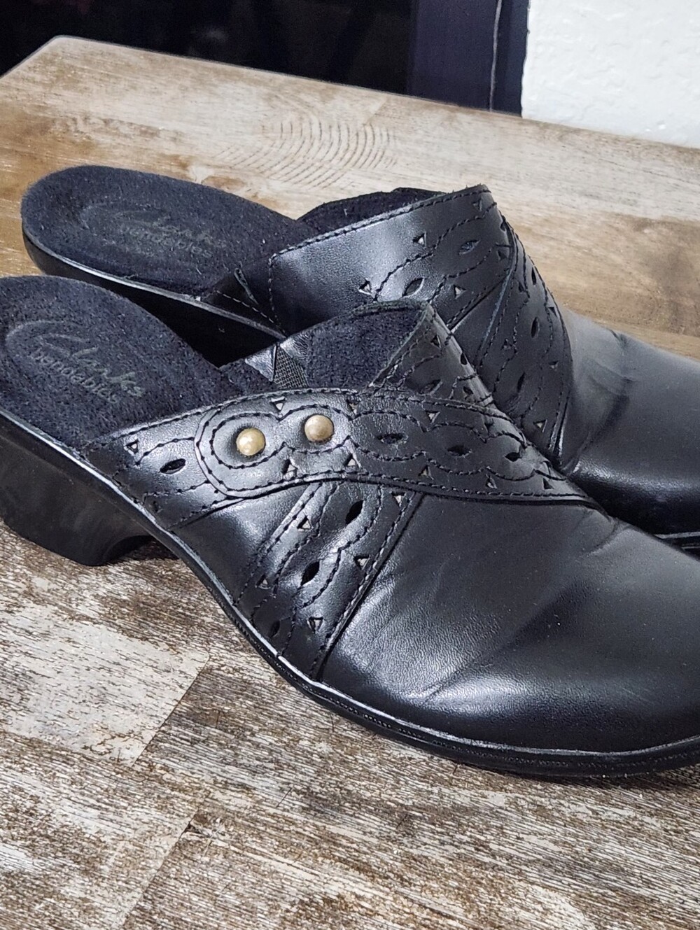 Clarks Bendables Black Leather Mule Clogs Shoes Cutout Comfort Womens 7.5 M